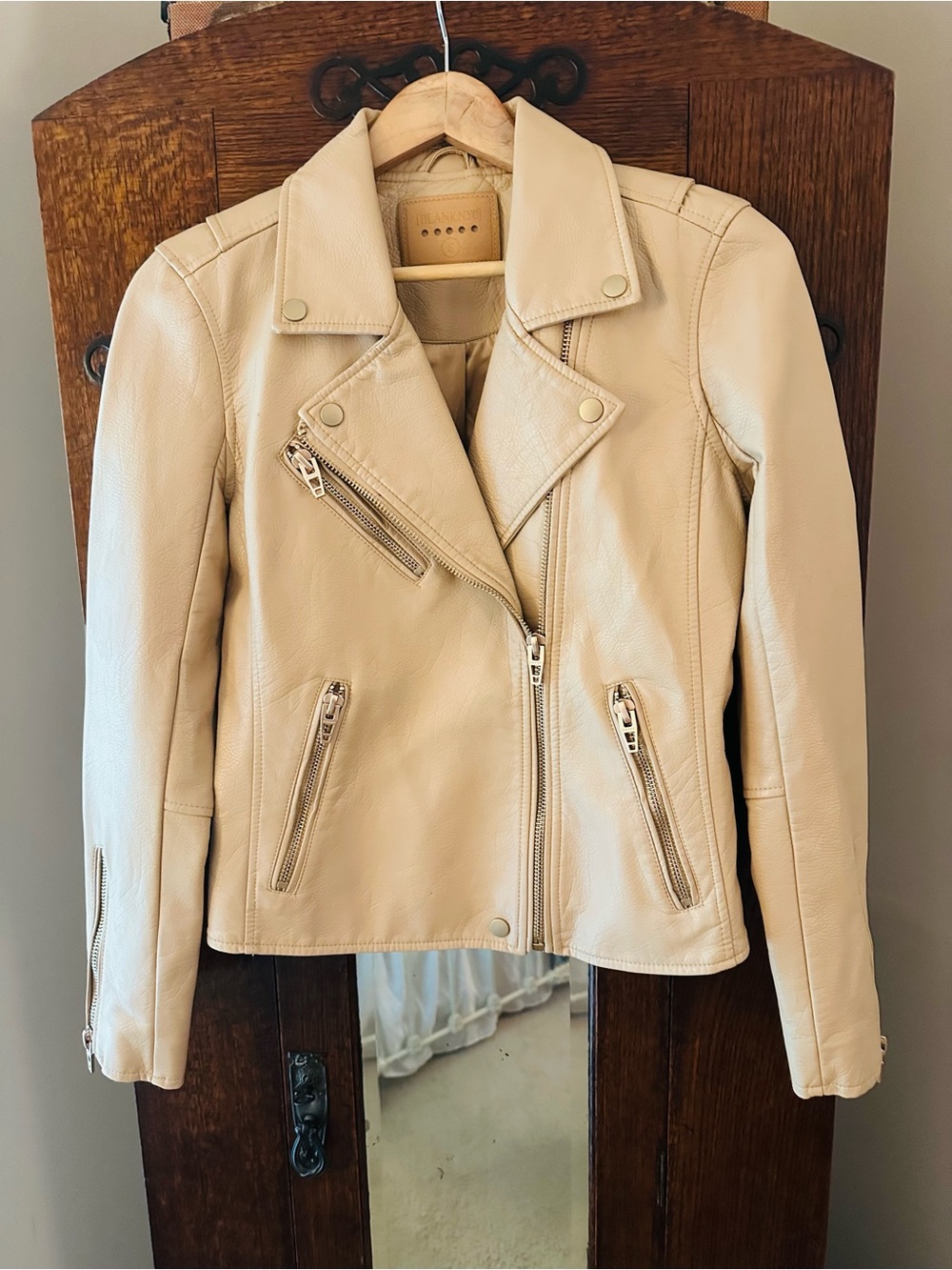 Blank NYC Women’s Beige Faux Leather Moto Jacket Size Small - Picture 4 of 10